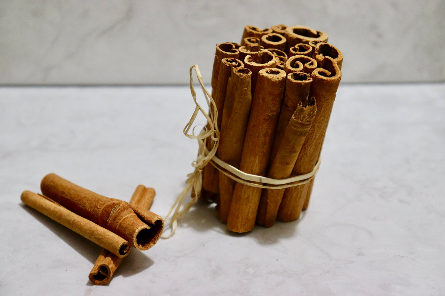 Round Cassia Cinnamon Sticks Intense Flavor Perfect for Baking, Cinnamon Powder, Culinary Use