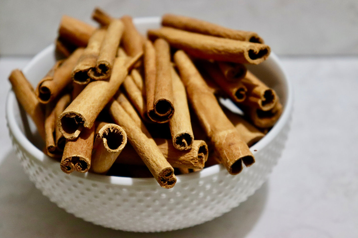 Round Cassia Cinnamon Sticks Intense Flavor Perfect for Baking, Cinnamon Powder, Culinary Use