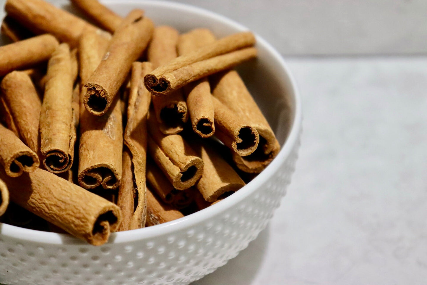 Round Cassia Cinnamon Sticks Intense Flavor Perfect for Baking, Cinnamon Powder, Culinary Use